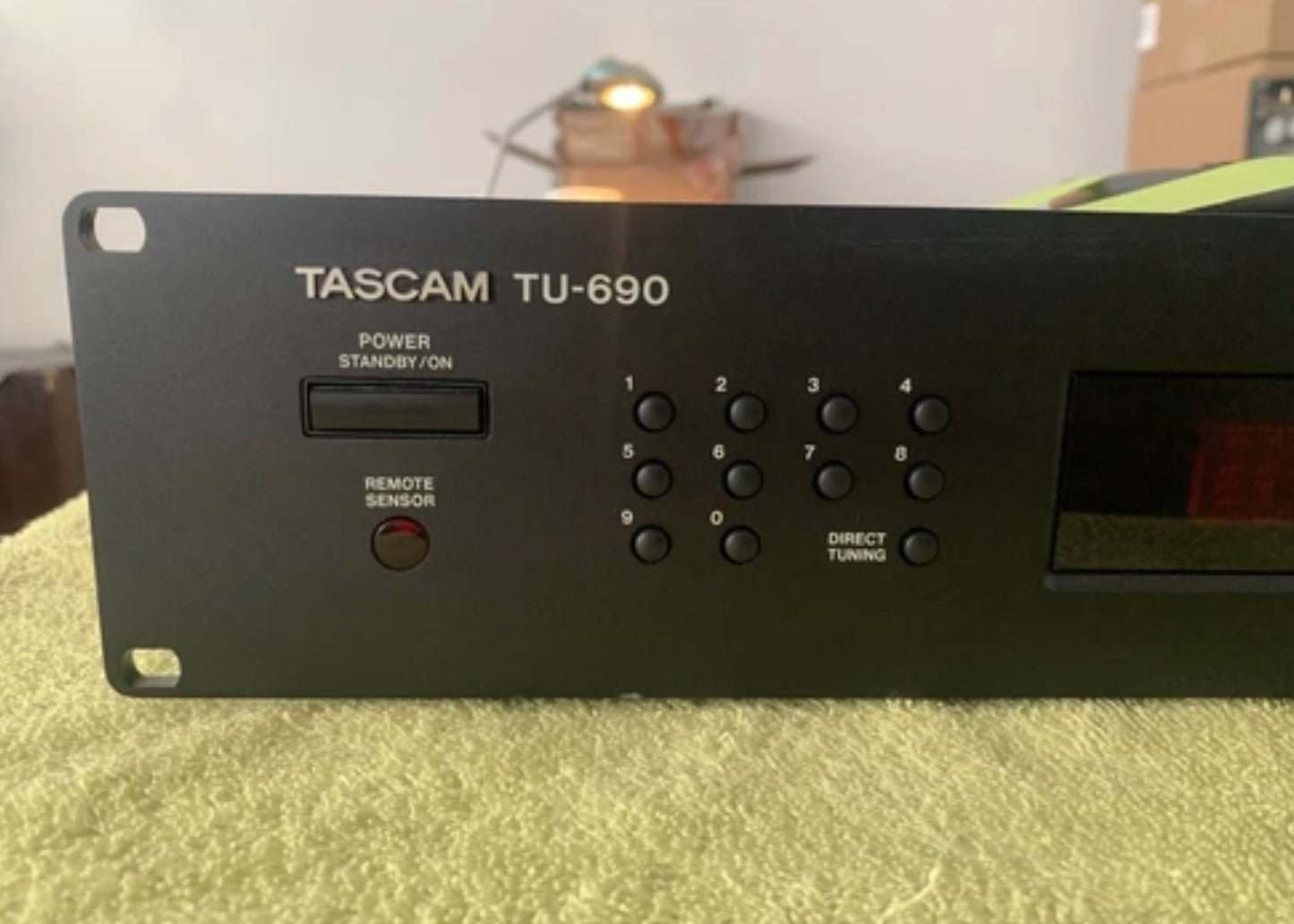TASCAM TU-690 Tuner