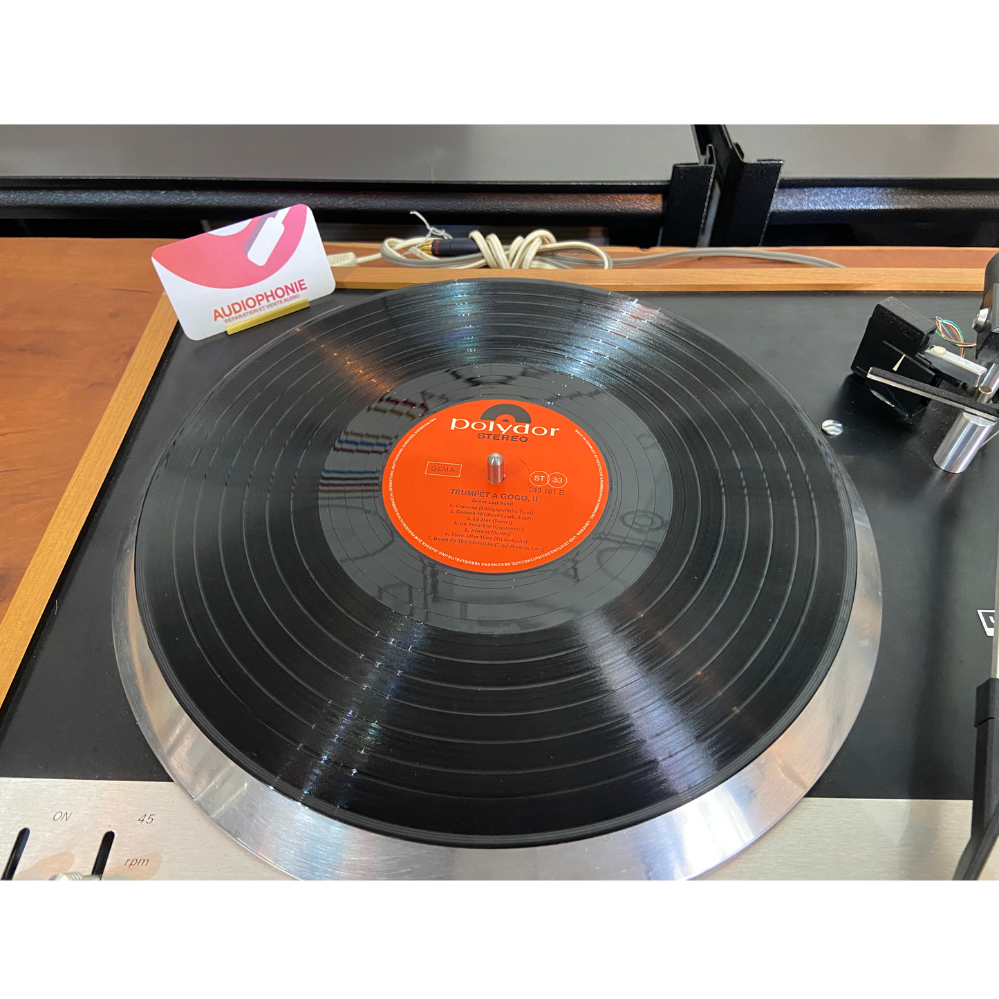 Unamco Labs Table Tournante (SOLD)