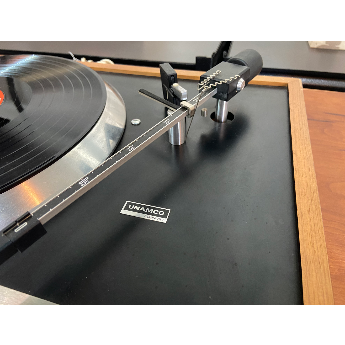 Unamco Labs Table Tournante (SOLD)