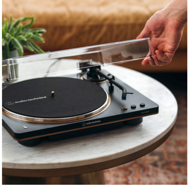 Audio-Technica Fully Automatic Wireless Belt-Drive Turntable AT-LP70XBT