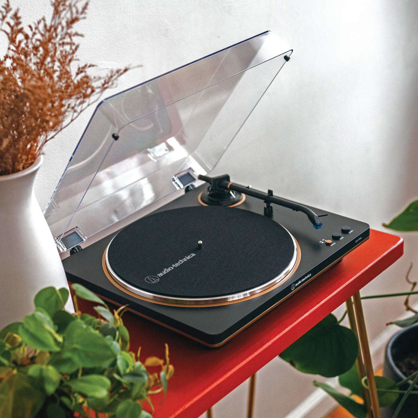 Audio-Technica Fully Automatic Belt-Drive Turntable AT-LP70X